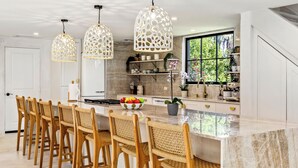 Coffee/tea maker, fridge, microwave, oven - Casa De Tierra - Featured in Architectural Digest (Palm Springs)