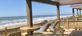 FAMILY BEACH FRONT with amazing ocean views and great loft