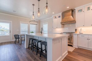 Fridge, microwave, oven, stovetop - Stunning Beach House, Short Walk to the Beach (Galveston)