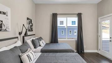 4 habitaciones, tabla de planchar con plancha, cuna de viaje y wifi