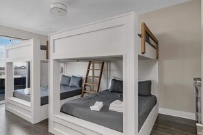 4 Schlafzimmer, Bügeleisen/Bügelbrett, Reisekinderbett, WLAN