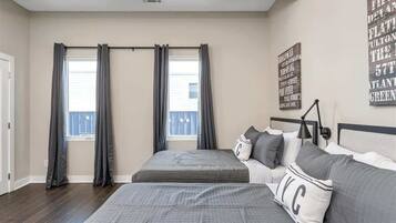 4 quartos, ferros/tábuas de passar roupa, berço de viagem, Wi-Fi