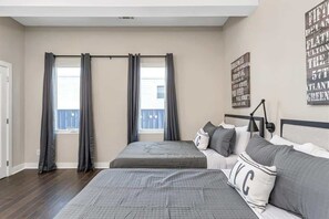 4 habitaciones, tabla de planchar con plancha, cuna de viaje y wifi 