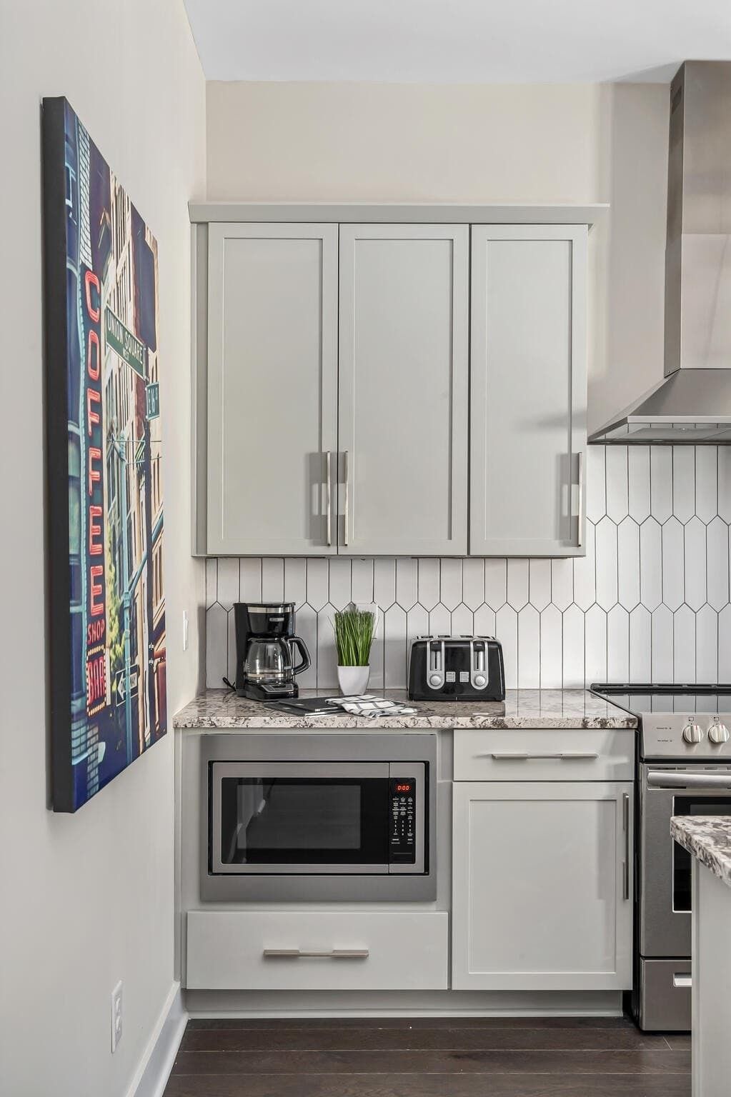Coffee/tea maker, fridge, microwave, oven
