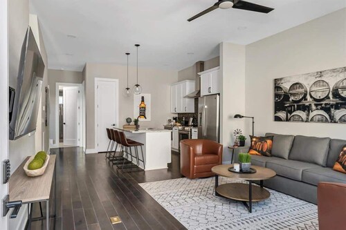 New Nashville Retreat • Hot Tub & Skyline Views