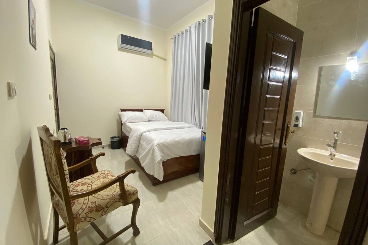Standard Single Room | Laptop workspace, blackout drapes, free WiFi
