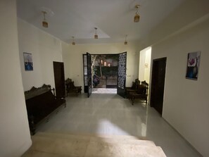 Interior entrance - Sneferu Hotel (Giza)