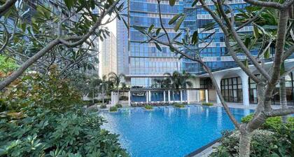 A modern and cozy place in BGC +wifi +netflix