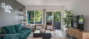Contemporary 1 BR APT - 5 min walk to River
