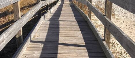 Chaises longues, serviettes de plage