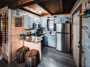 Fridge, microwave, oven, stovetop - Cozy tiny cabin, hot tub/mtn. view! (Sevierville)