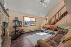 Smart-TV, Kamin, Videospiele