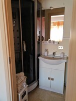 Romantic Room | Bathroom