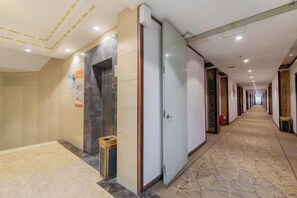 Unclassified image, 2 of 67, button - Shenzhen Lanyu Hotel (Dongmen Old Street) (Shenzhen)