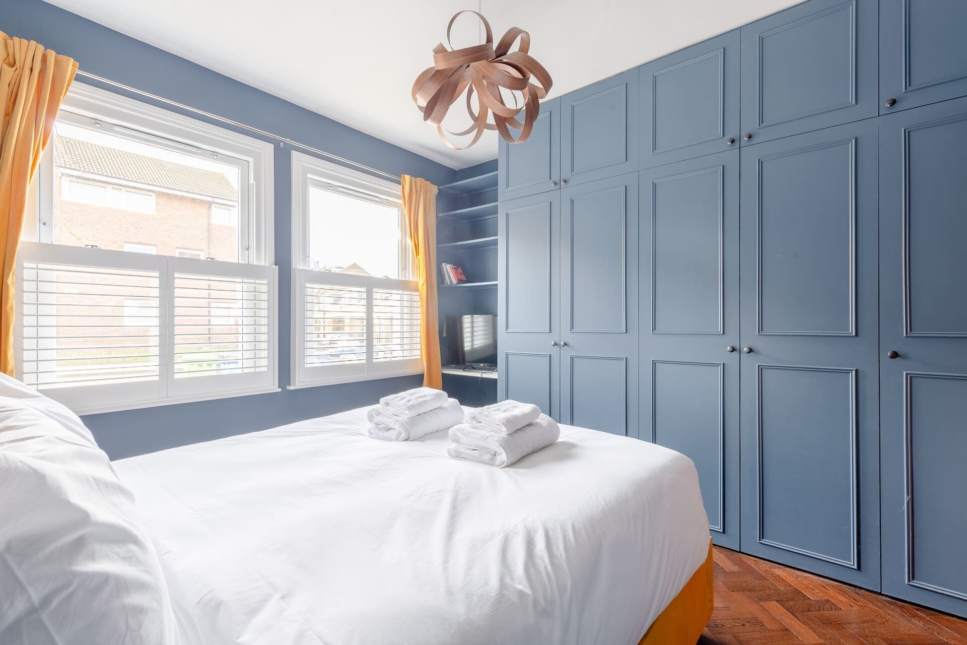 1 habitación, tabla de planchar con plancha, internet y ropa de cama 