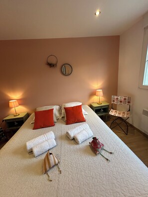 2 bedrooms, iron/ironing board, travel cot, free WiFi