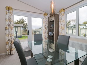 Dining - Gwydn Lodge (Lymington)