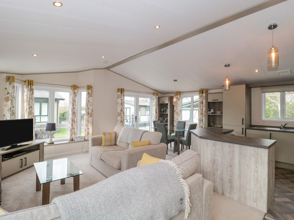 Living area - Gwydn Lodge (Lymington)