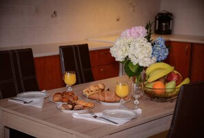 Apartment | Dining