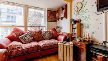 Apartment, 1 King Bed with Sofa bed | Living area