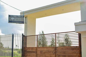 Property grounds - Nanyuki two bedroom apartment. (Nanyuki)