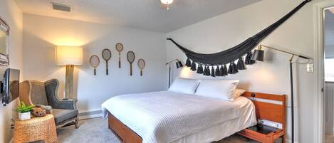 3 bedrooms, desk, iron/ironing board, free WiFi