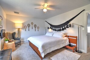 3 habitaciones, escritorio, tabla de planchar con plancha y wifi gratis