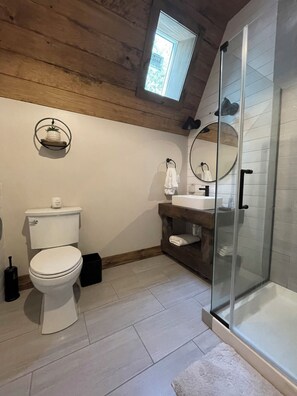 Shower, towels, toilet paper - New Custom A-Frame in Swinging Bridge Lake Community (Monticello)