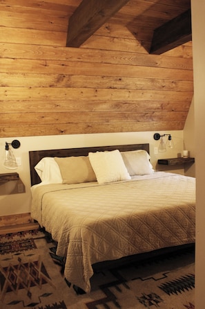 3 bedrooms, desk, WiFi, bed sheets