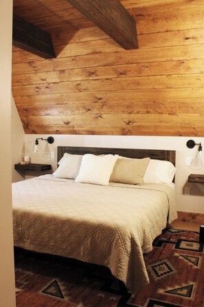 3 bedrooms, desk, WiFi, bed sheets