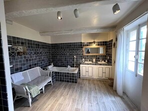 淋浴设施、吹风机、毛巾