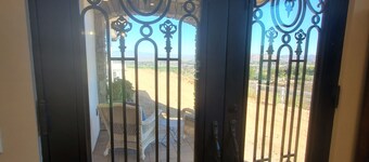 Romantic 1 Bedroom Villa Overlooking the Vineyards with INCREDIBLE VIEWS!