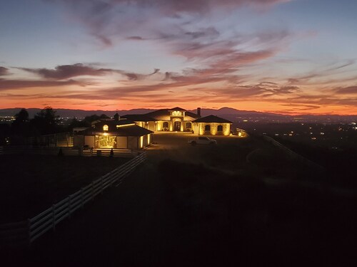 Romantic 1 Bedroom Villa Overlooking the Vineyards with INCREDIBLE VIEWS!