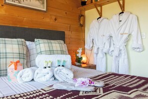 1 bedroom, travel crib, WiFi (free), bed sheets
