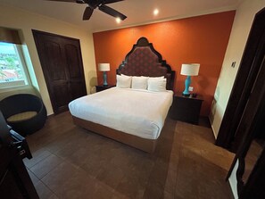 3 dormitorios, caja fuerte, tabla de planchar con plancha