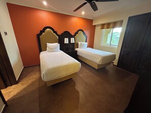 3 Schlafzimmer, Zimmersafe, Bügeleisen/Bügelbrett, Reisekinderbett