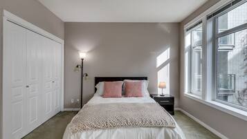 2 bedrooms, iron/ironing board, WiFi, bed sheets