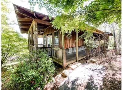 Unique Cypress cottage, close to Charlottesville with mountain views.