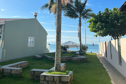 Perto da praia, areia branca