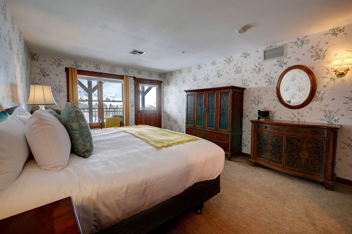 Hypo-allergenic bedding, individually decorated, individually furnished