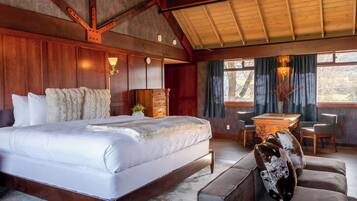 Luxury Studio Suite | Hypo-allergenic bedding, individually decorated, individually furnished