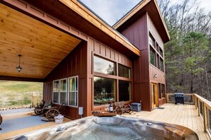 Terrace/patio - Luxury New Build on 2 Acres with Hot Tub, Epic Fire Pit and Modern Touches! (Sevierville)