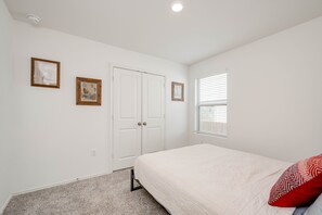 3 bedrooms, bed sheets