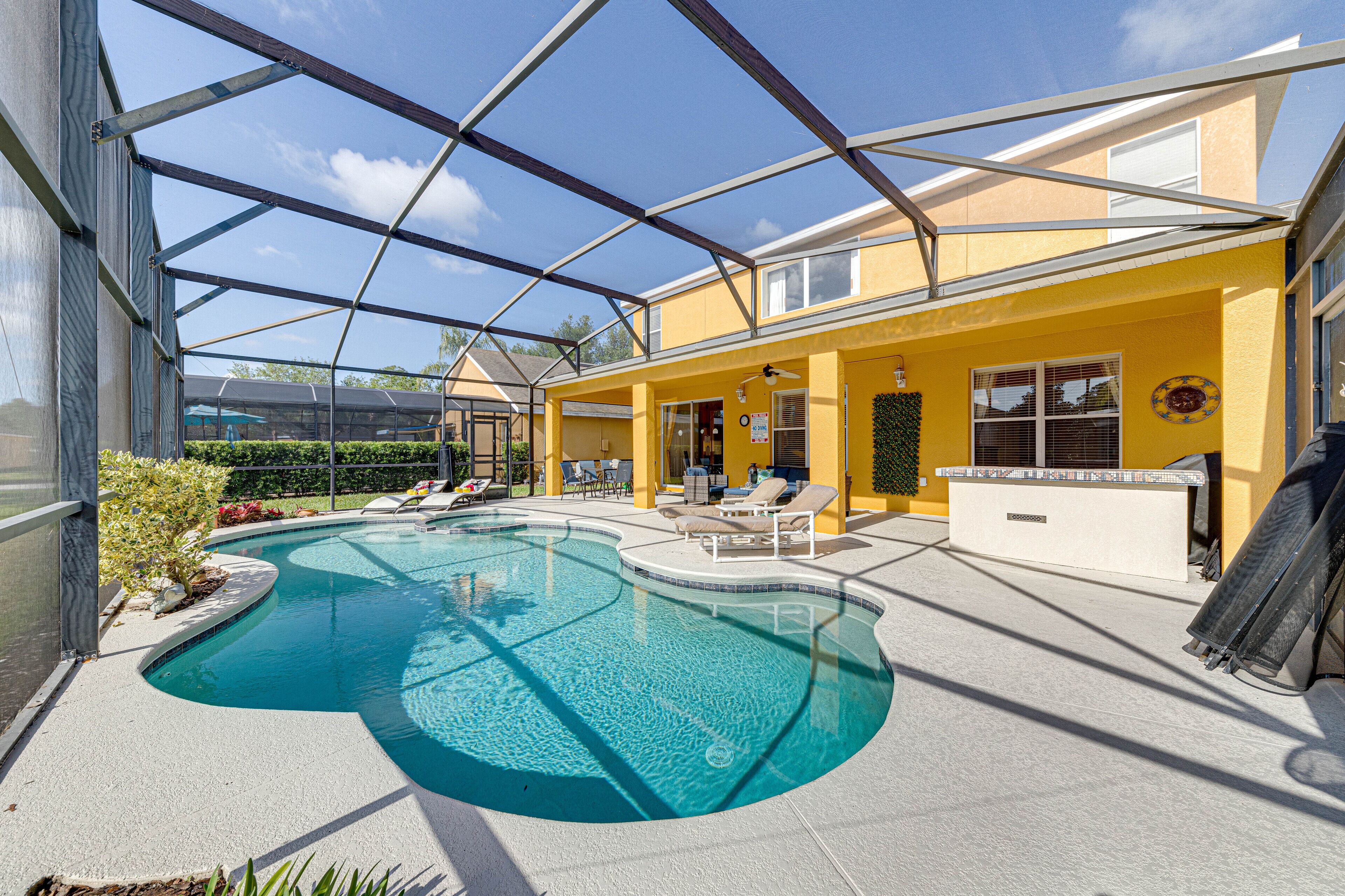 Large spacious 5 bed 5 bath home with no rear neighbors and themed bedrooms