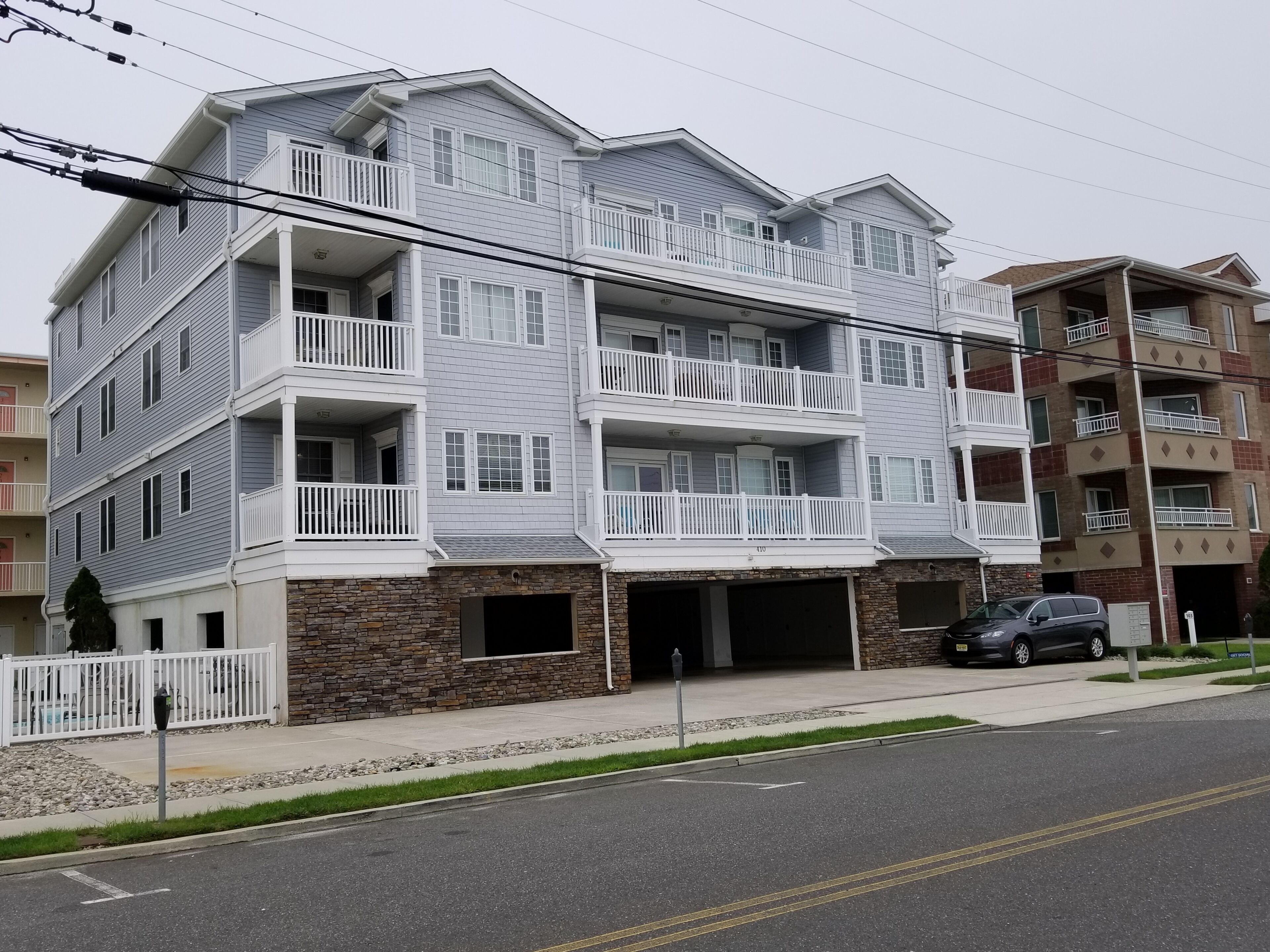 CREST GEM! Ocean + Island Views! POOL! Elevator!