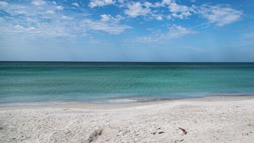 Winter’s Overrated. Longboat Key Isn’t. — 2BR w/ Beach Access