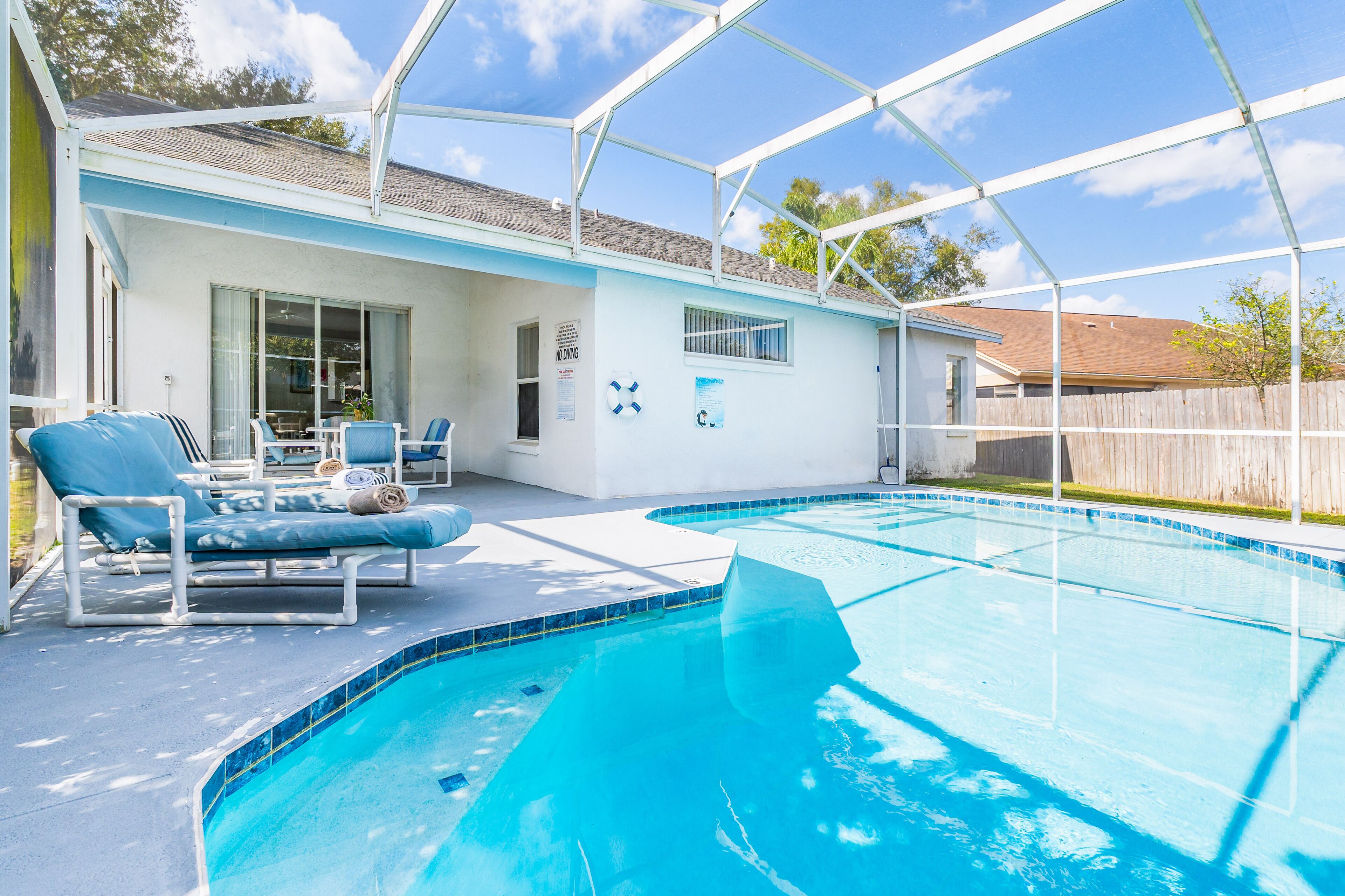 Simple 3/2 Villa with Private Pool Close To Parks