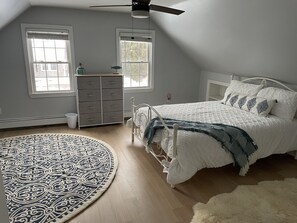 4 bedrooms, travel cot, free WiFi, bed sheets