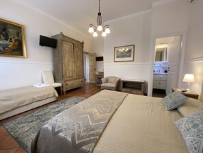 デラックス ルーム | 高級寝具、羽毛の掛け布団、セレクト コンフォート製ベッド、セーフティボックス (室内)