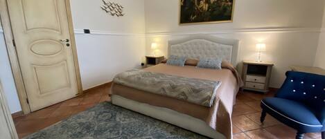 Quarto casal conforto | Roupas de cama premium, edredons de pluma, camas Select Comfort